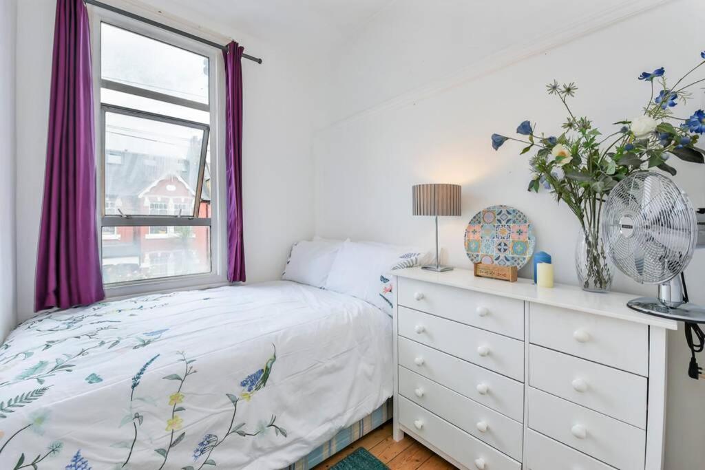 Groves 4 Bedroom, Shepherds Bush Лондон Екстериор снимка