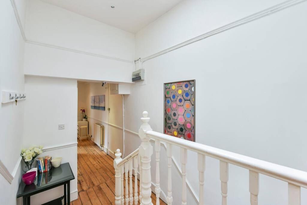 Groves 4 Bedroom, Shepherds Bush Лондон Екстериор снимка