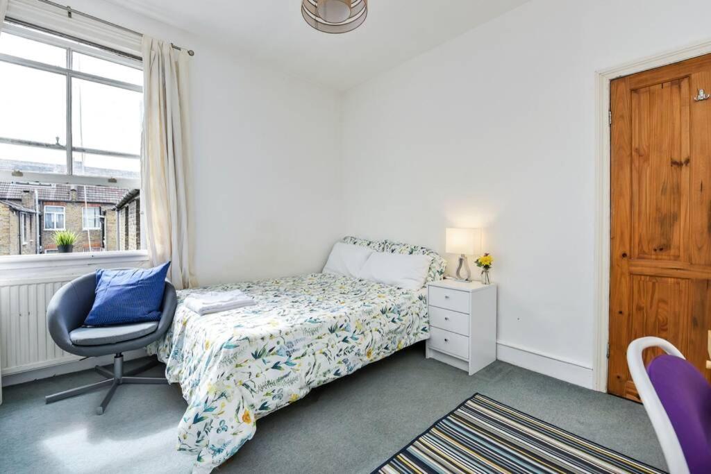 Groves 4 Bedroom, Shepherds Bush Лондон Екстериор снимка