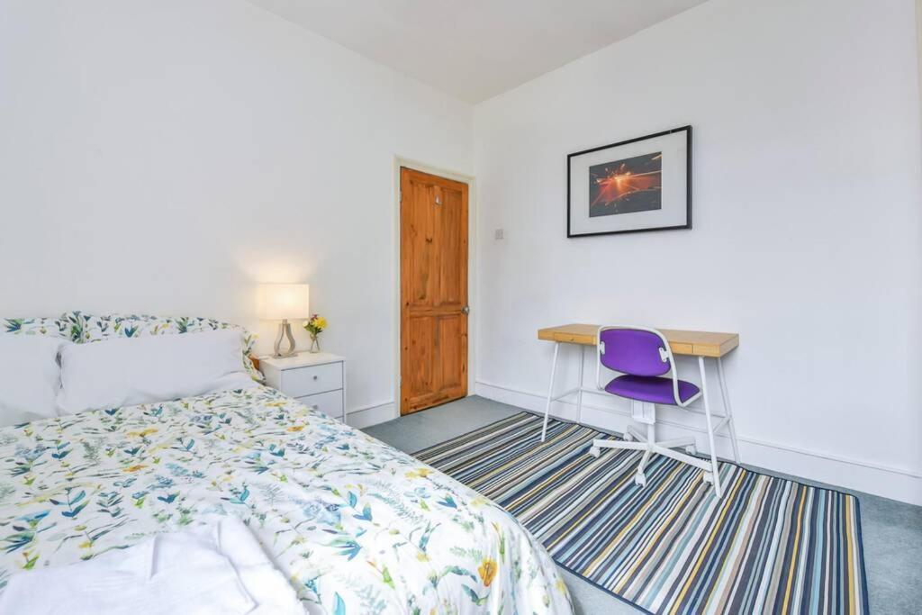 Groves 4 Bedroom, Shepherds Bush Лондон Екстериор снимка