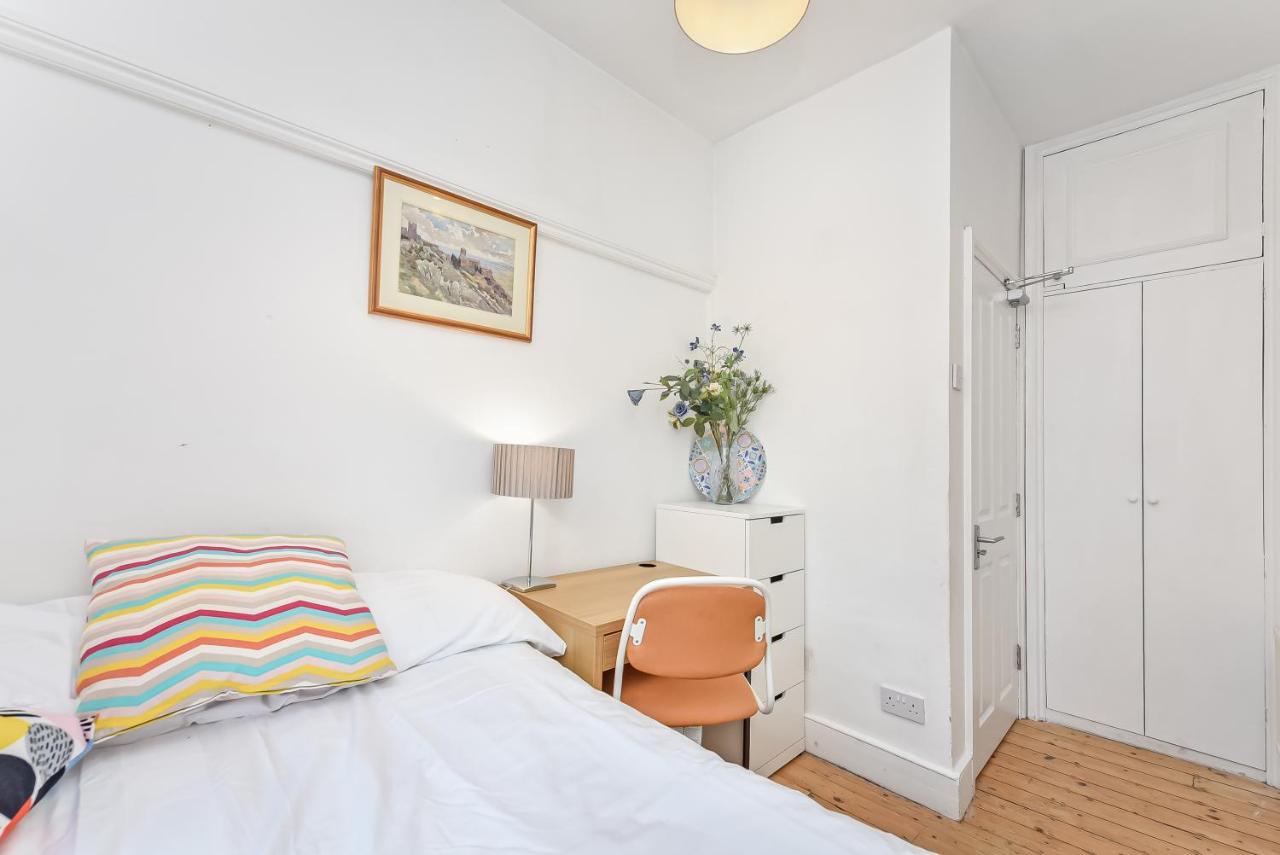 Groves 4 Bedroom, Shepherds Bush Лондон Екстериор снимка