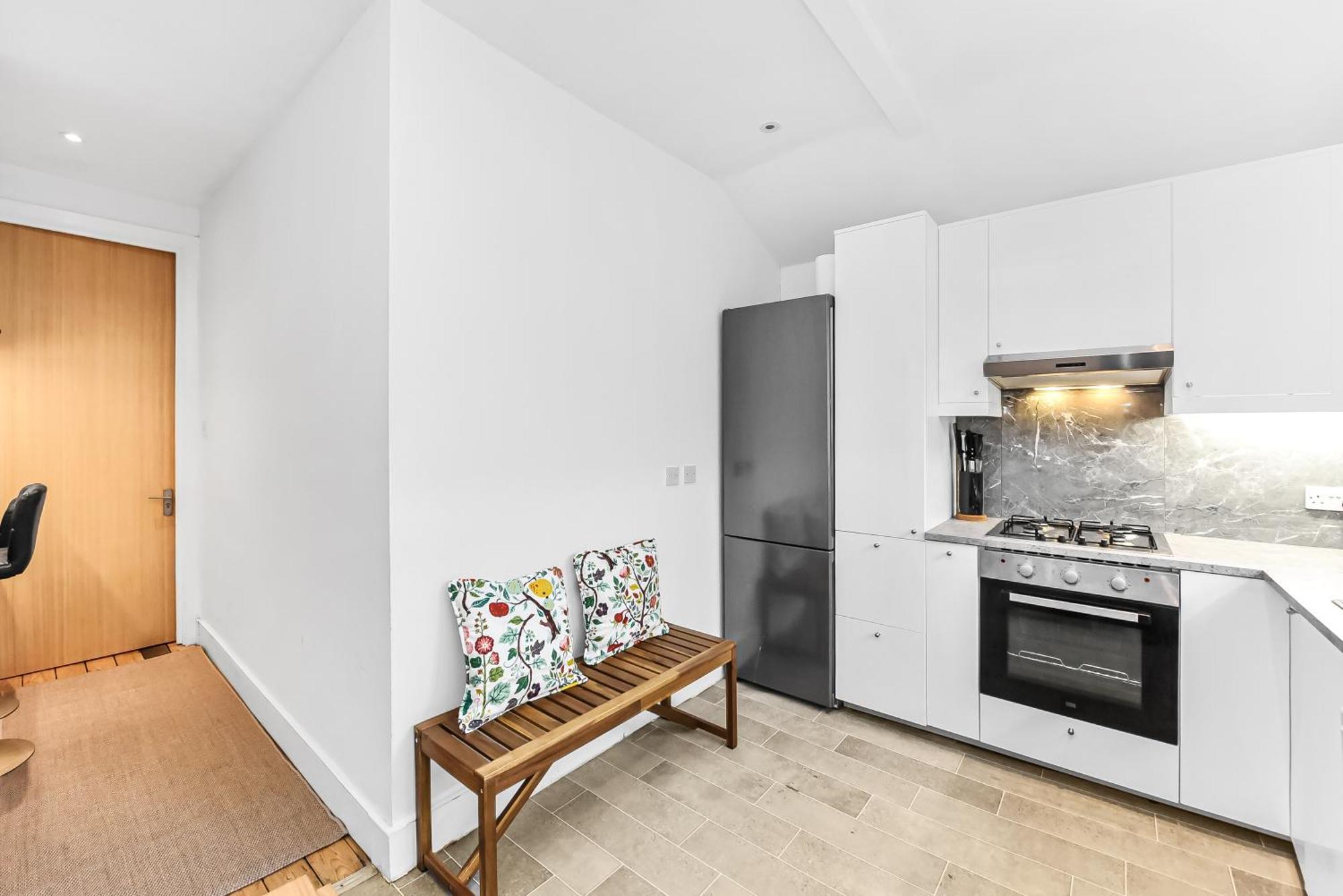 Groves 4 Bedroom, Shepherds Bush Лондон Екстериор снимка